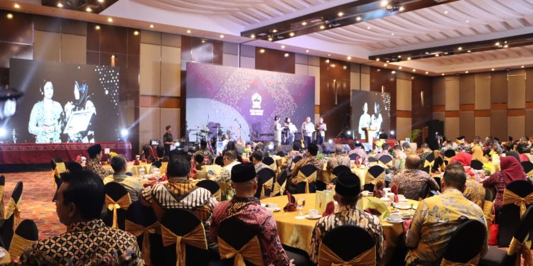 Delapan Anggota Dewan Raih Penghargaan BK Award DPRD Jateng