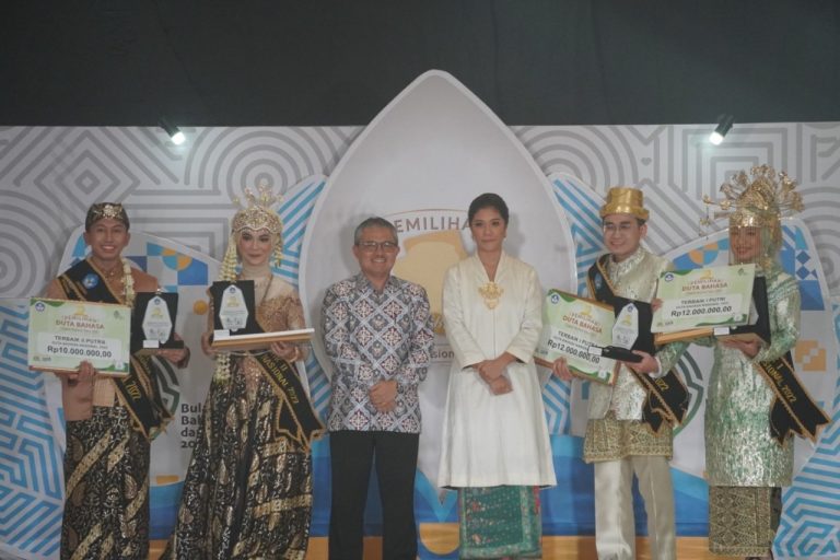 JAKARTA, KanalMuria – Kementerian Pendidikan, Kebudayaan, Riset, dan Teknologi (Kemendikbudristek) melalui Badan Pengembangan dan Pembinaan Bahasa (Badan Bahasa) kembali memilih Duta Bahasa Tingkat Nasional Tahun 2022.