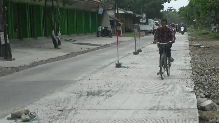 Terbengkalai, Warga Sesalkan Mangkraknya Proyek Betobisasi Jalan Bernilai Miliaran Rupiah