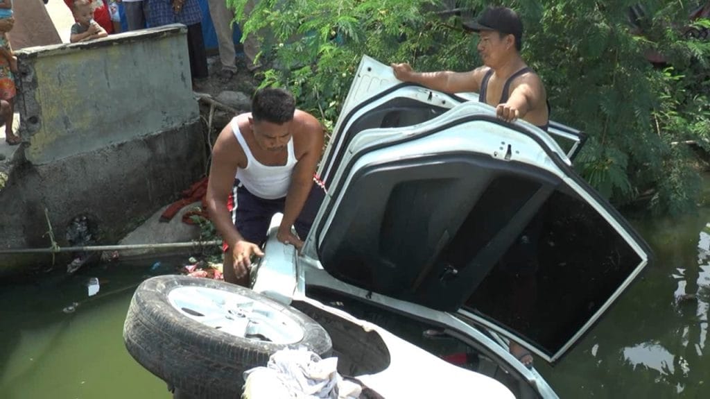 Dua Pencuri Diringkus, Bawa Kabur Hasil Curian Mobil Tercebur Sungai