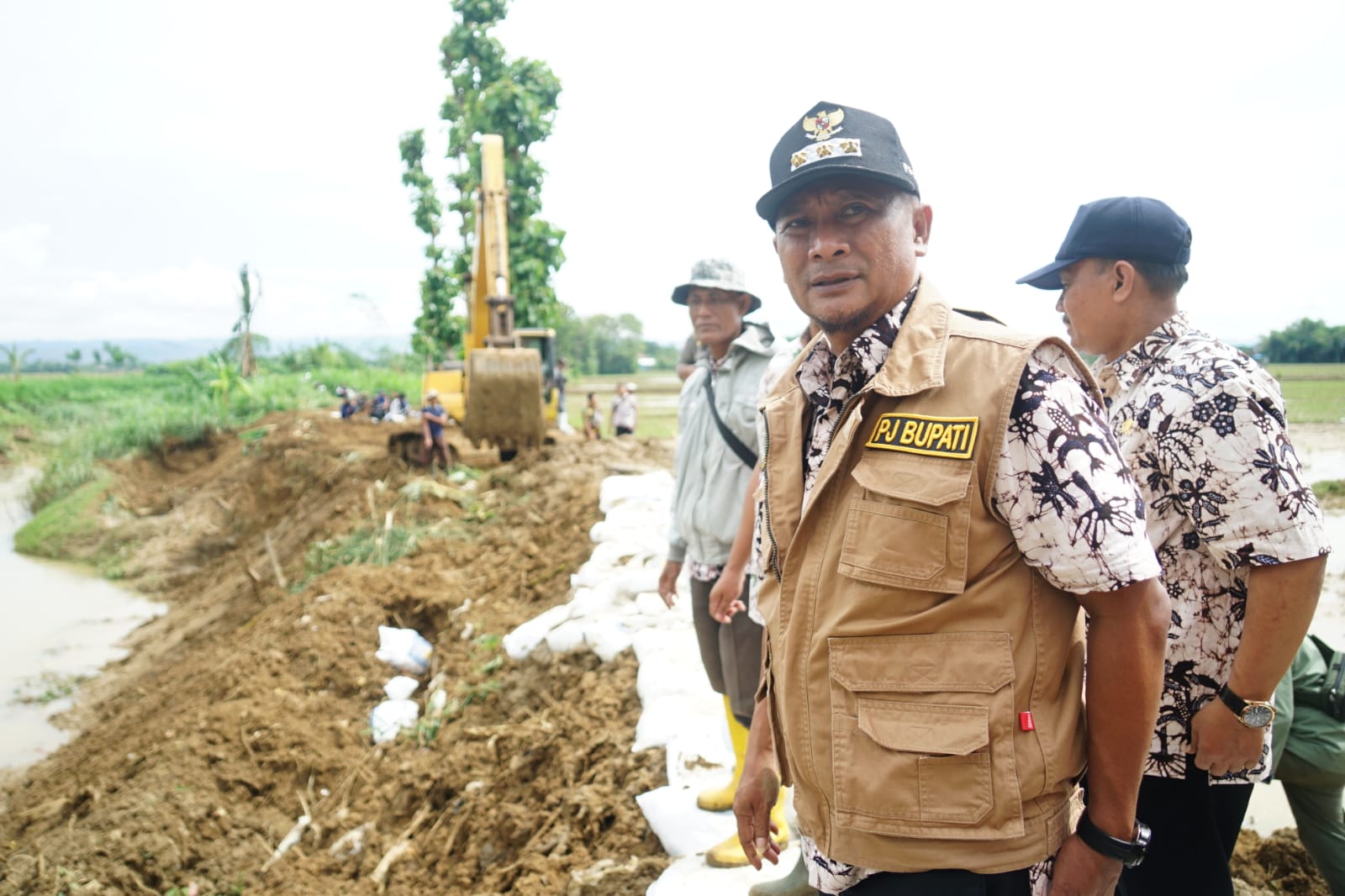 Tanggul Sungai Kedunglumbung Proses Perbaikan, Pj Bupati Pati Ingatkan Warganya Tetap Waspada Banjir Susulan