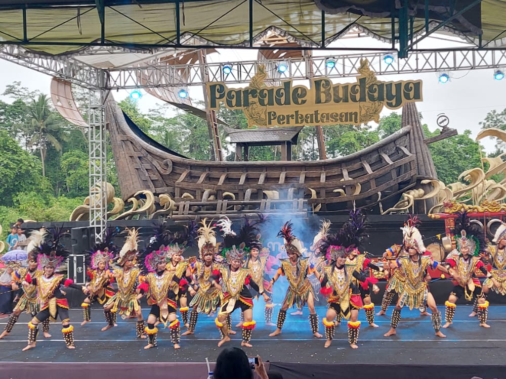 Setradamara Raih Juara Sebagai Penyaji Terbaik II Parade Budaya Perbatasan Tahun 2022