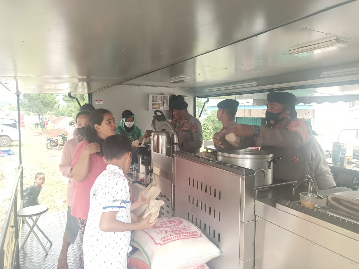 Food Truck Brimob Polri Sediakan 18 Ribu Paket Makanan Bagi Pengungsi Gempa Cianjur