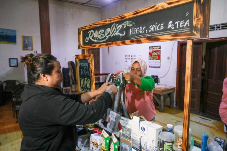 Produk Elisa Justru Rambah Pasar Jepang, Sempat Tak Percaya Bakal Di-“repost” Lapak Ganjar