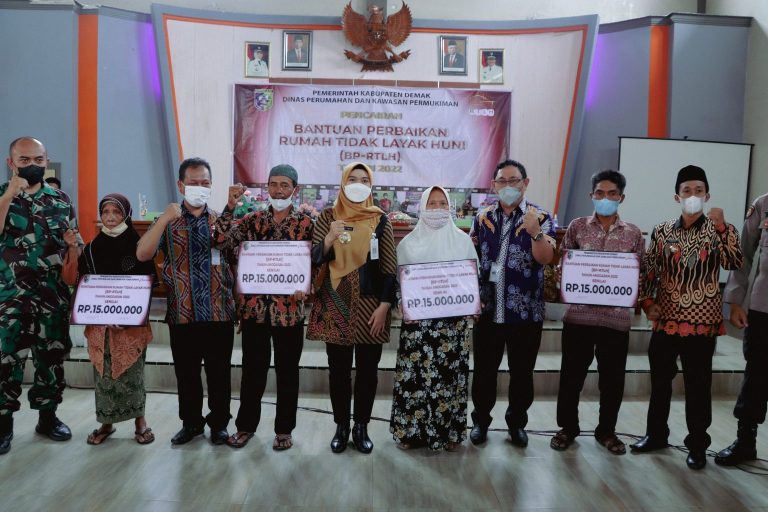 Pemkab Demak Beri Bantuan RTLH Kepada 7 Warga Desa Mranak