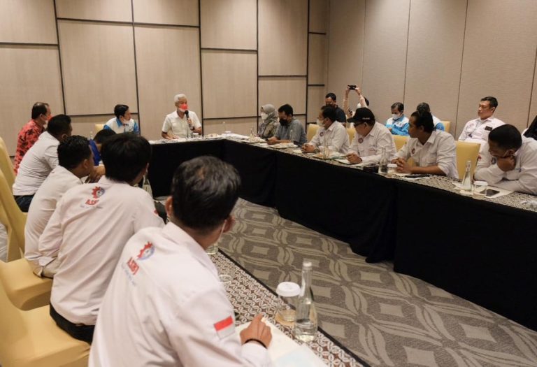 Ganjar Komitmen Tindaklanjuti Usulan Penyesuaian Upah