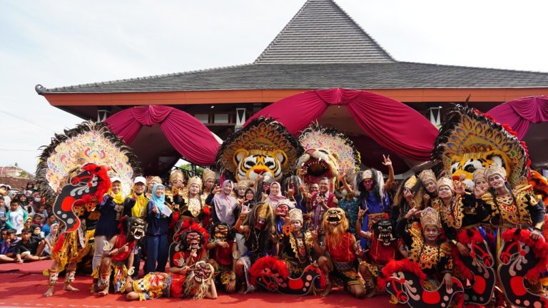 Sosialisasi DBHCHT, Pemkab Demak Hadirkan Festival Barongan