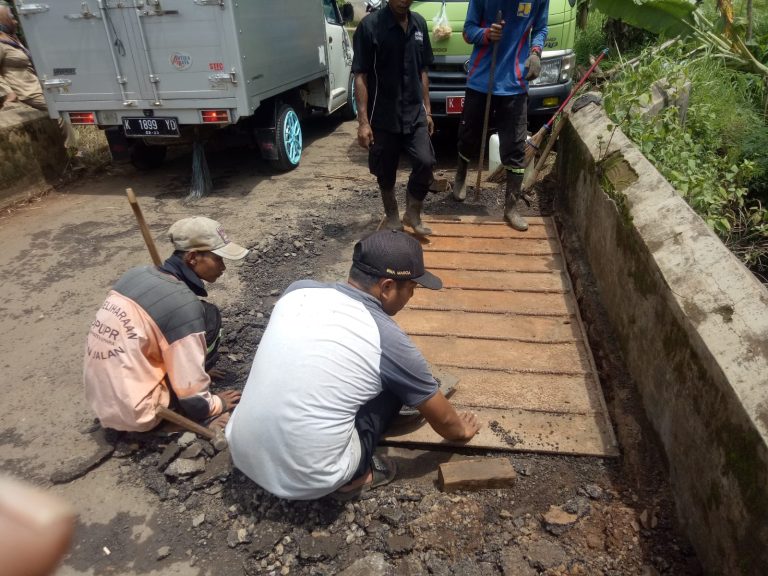 Ditambal, Lubang Jembatan Kalitempur Sinanggul Sudah Teratasi