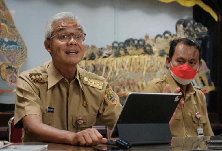 Ganjar Umumkan UMP Jateng 2023 Naik 8,01 Persen