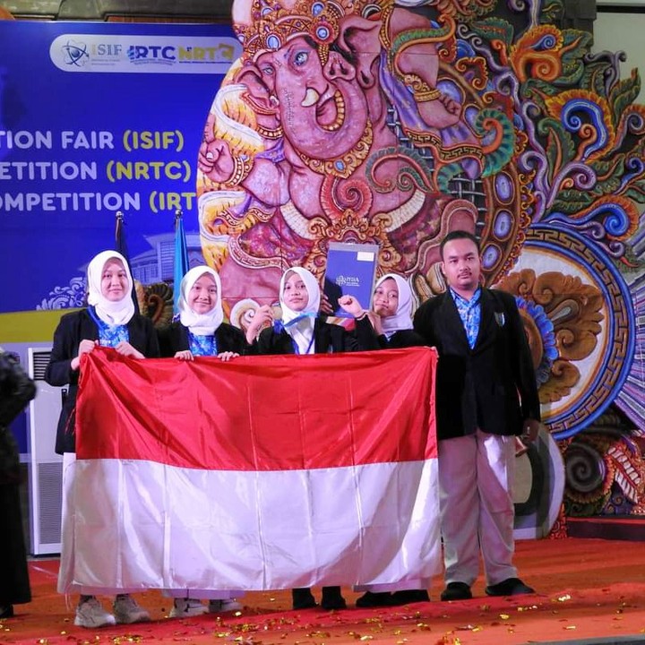 Dua Tim Sains project SMP Negeri 3 Pati Bawa Pulang 2 Medali Emas Kompetisi ISIF 2022