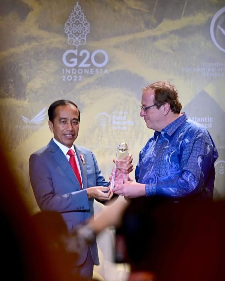 Jokowi Raih Global Citizen Award dari Atlantic Council