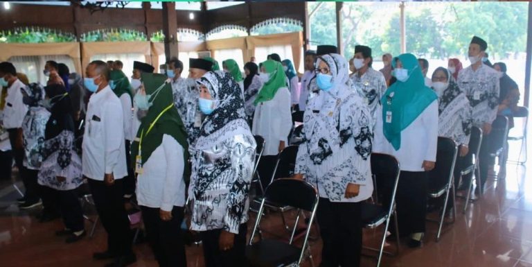 39 PNS Terima SK Bupati Kudus tentang Purna Tugas