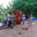 Polsek Karangayung Evakuasi Rumah Roboh yang Diterjang Angin