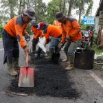 Ganjar Gencarkan Jalan Jateng Pakai Aspal Buton, Begini Penerapannya di Lapangan
