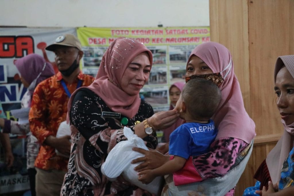 Balita Berisiko Stunting di Desa Muryolobo Dapat Bantuan Makanan Bergizi dari Baznaz
