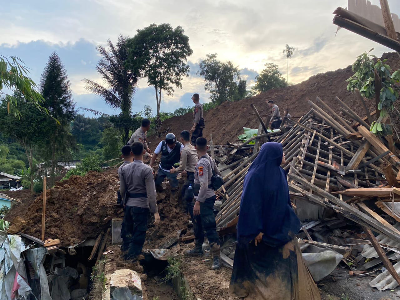 Bantu Evakuasi Korban Gempa Cianjur, Polri Tambah 1.000 Personel