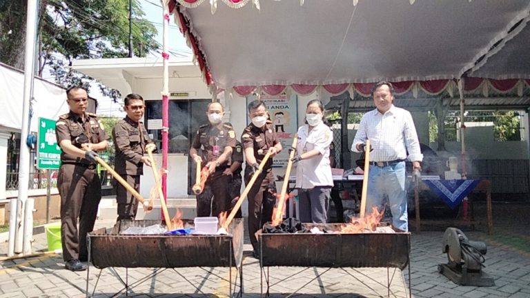 Polisi Hadiri Pemusnahan Barang Bukti Kejahatan di Grobogan