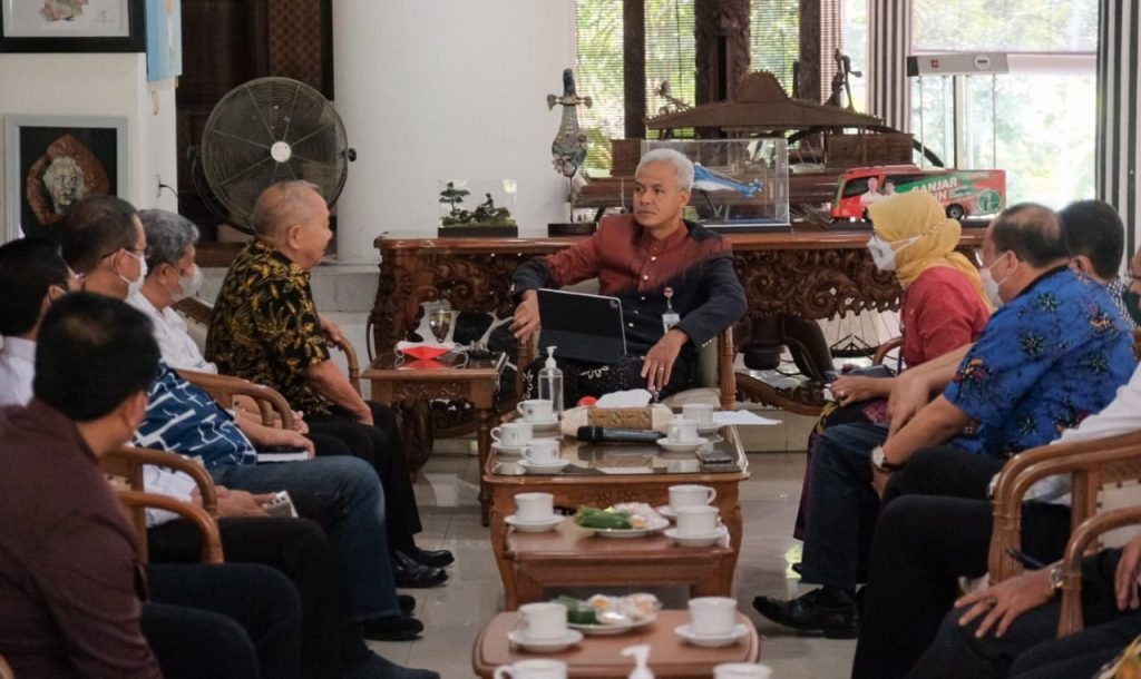 Jelang Penetapan UMP, Ganjar Kembali Diskusi Bareng Pengusaha dan Buruh