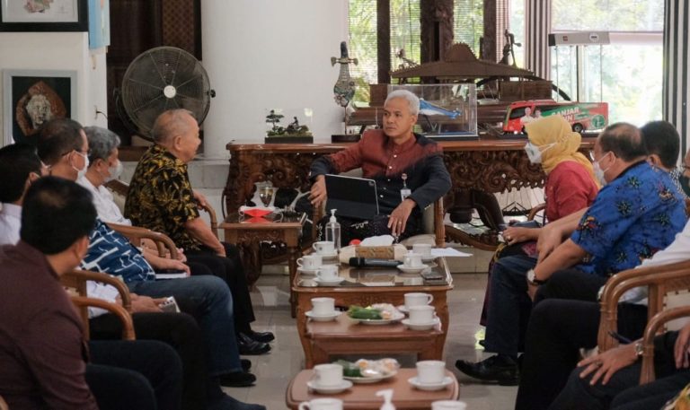 Jelang Penetapan UMP, Ganjar Kembali Diskusi Bareng Pengusaha dan Buruh