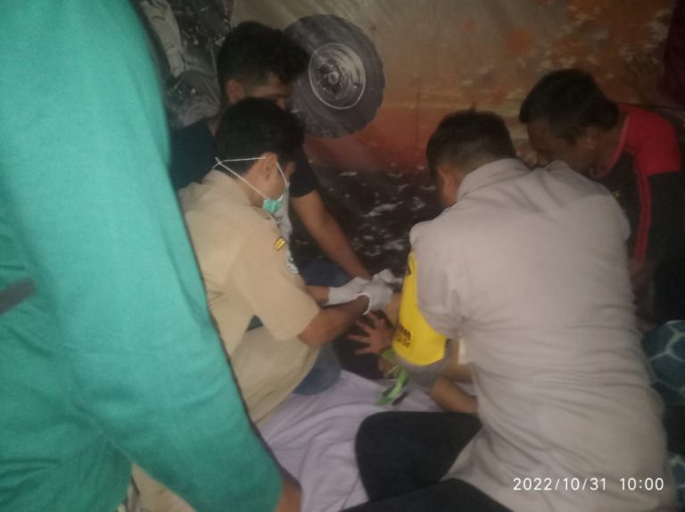 Mengamuk dan Aniaya Orang Tua, ODGJ di Dievakuasi Polisi Bersama Warga
