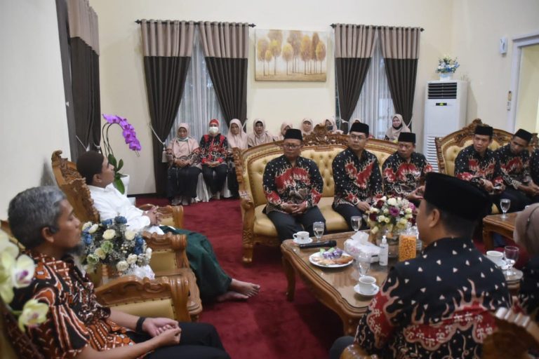 Gus Yasin Lepas 14 Kafilah Jateng ke Ajang MTQ Korpri 2022
