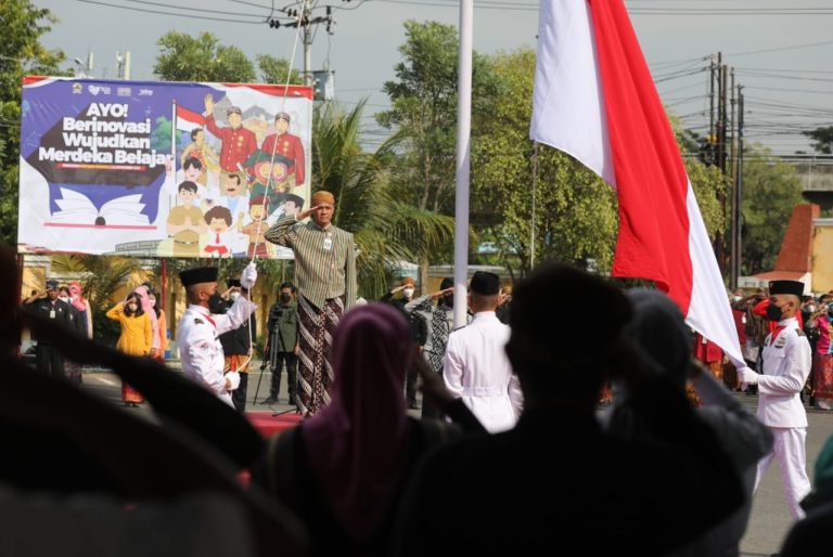 Manfaatkan Momentum Hari Guru, Ganjar Rilis Tiga Aplikasi Penunjang Kependidikan
