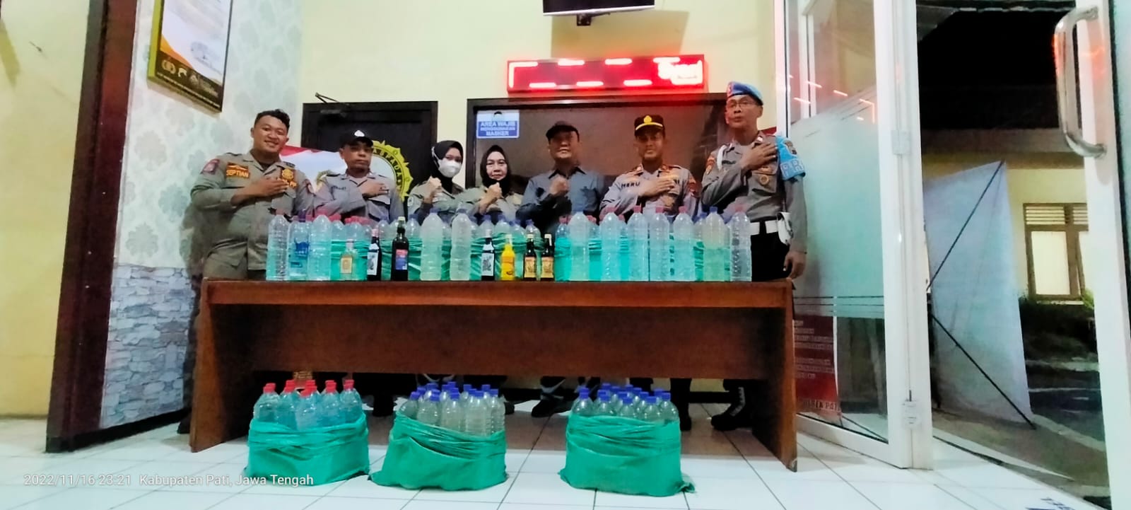 Tim Gabungan Polresta Pati Gelar Operasi Multi Sasaran, Amankan Ratusan Botol Miras