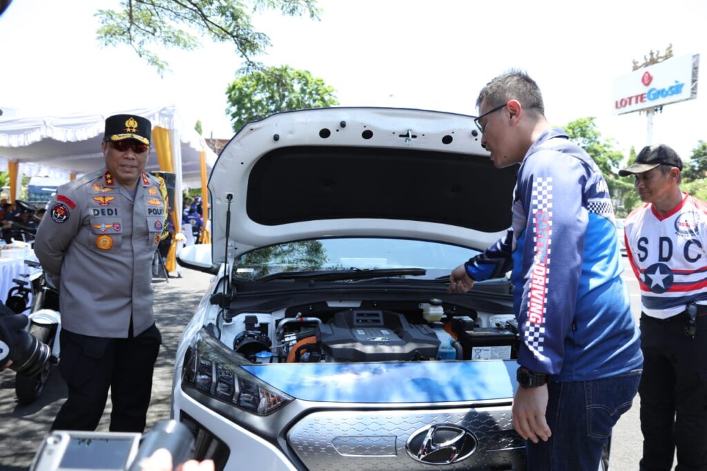 Kadiv Humas Polri Tinjau Kendaraan Listrik untuk KTT G20 di Bali
