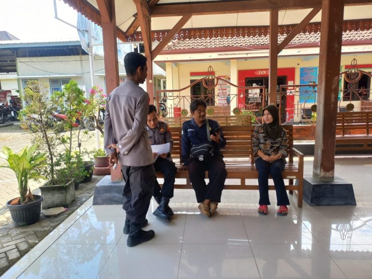 Polisi Pertemukan Orang Terlantar di Grobogan dengan Keluarganya di Majene Melalui Video Call