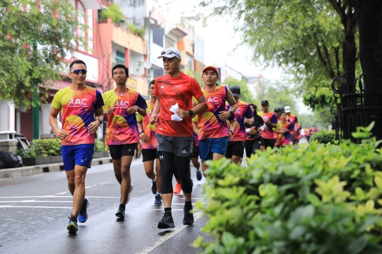 Ganjar dan Atikoh Kompak Ikuti Lari pra-Run Against Cancer 2023