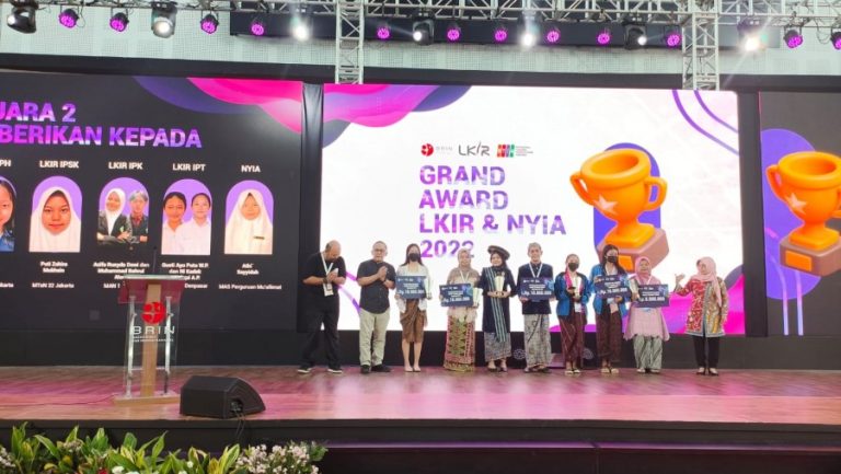 MAN 1 Kudus Juara II LKIR dan Raih Empat Special Award BRIN 2022