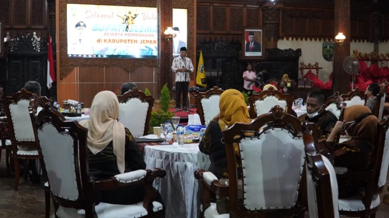 5 Mustahik Pelaku Usaha Terima Bantuan Modal Usaha dari Baznas