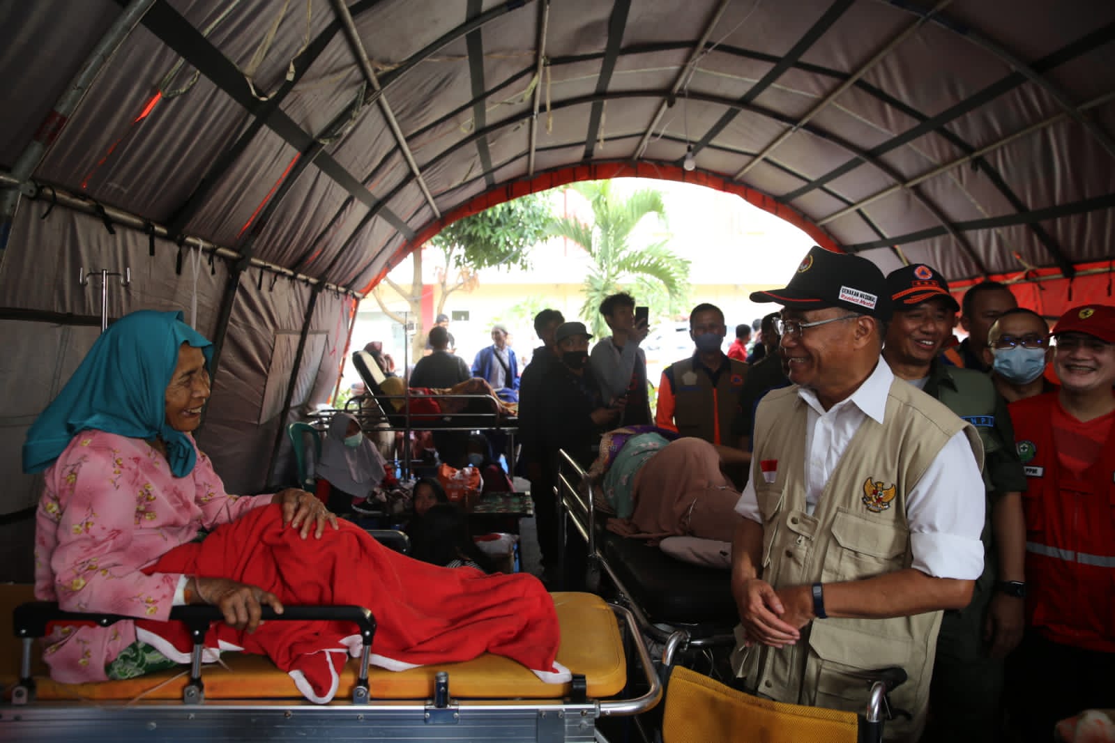 Banyak Korban Cianjur Patah Tulang, Menko PMK Telepon Menkes dan MDMC Minta Dokter Ortopedi