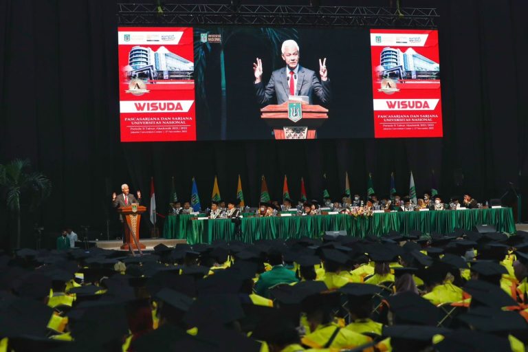 Motivasi Ribuan Wisudawan Unas, Ganjar: Saatnya Kolaborasi, Bukan Kompetisi