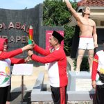 Mohon Doa Restu Kiai, Kirab Obor Pospenas Singgah di Ponpes Girikesumo Mranggen
