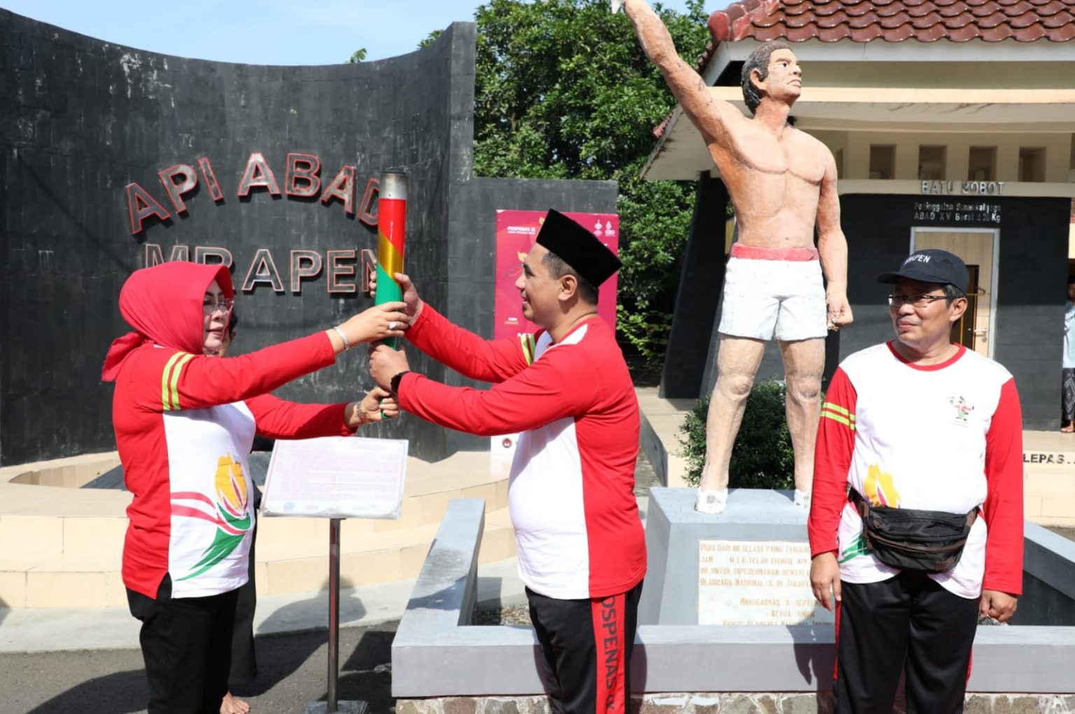 Diambil dari Api Abadi Mrapen, Gus Yasin Lepas Kirab Obor Pospenas IX