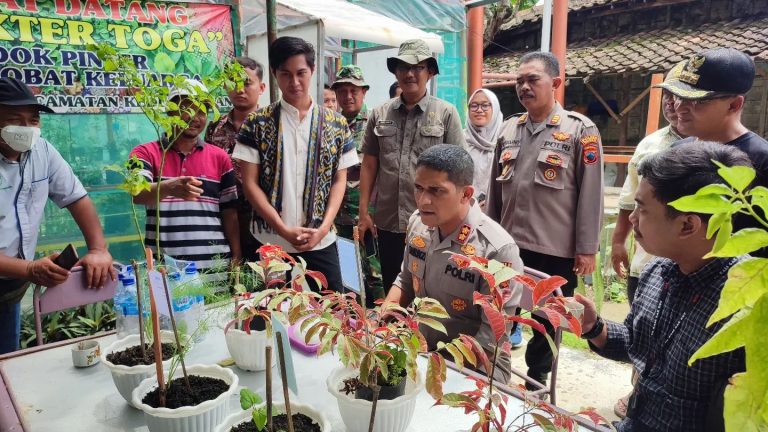 Bersama Samin Institute, Kapolres Blora Tinjau Desa Percontohan Pertanian Berbasis Organik