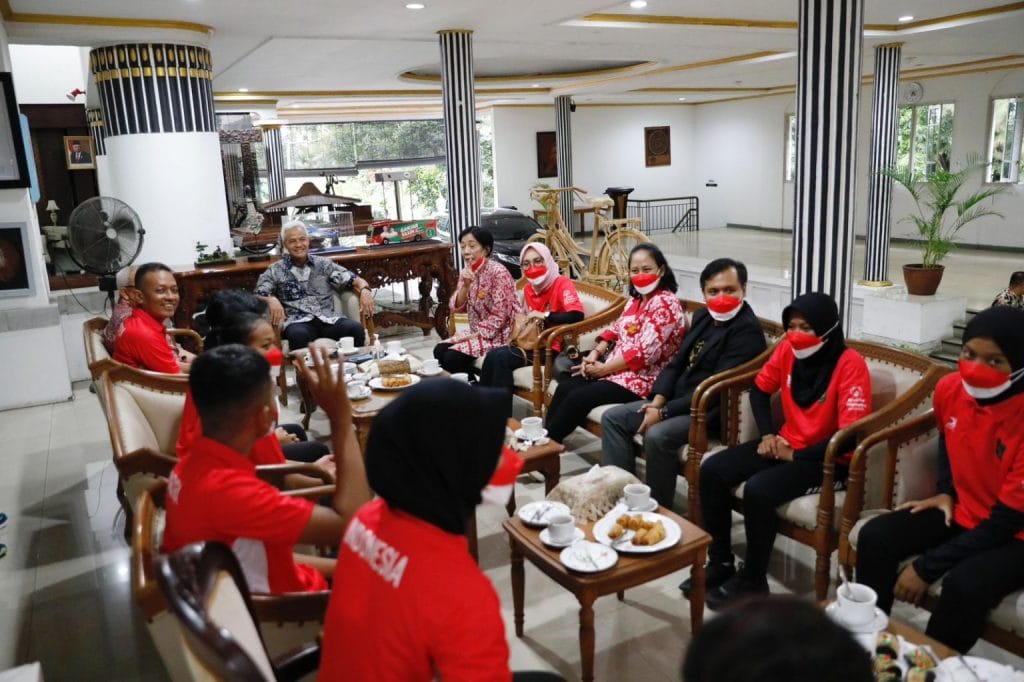 Pamit Ganjar, Tim Sepak Bola Putri Soina Jateng Targetkan Juara di Thailand