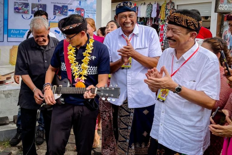 Menparekraf Apresiasi Festival Pantai Jerman, Geliatkan Komunitas Kembangkan Wisata Pesisir