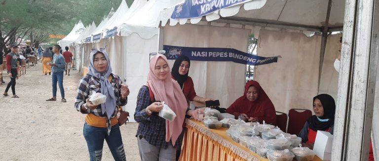 Memperingati Hari Ikan Nasional 2022, Pemkab Rembang Bagi 750 Voucher Makan Gratis