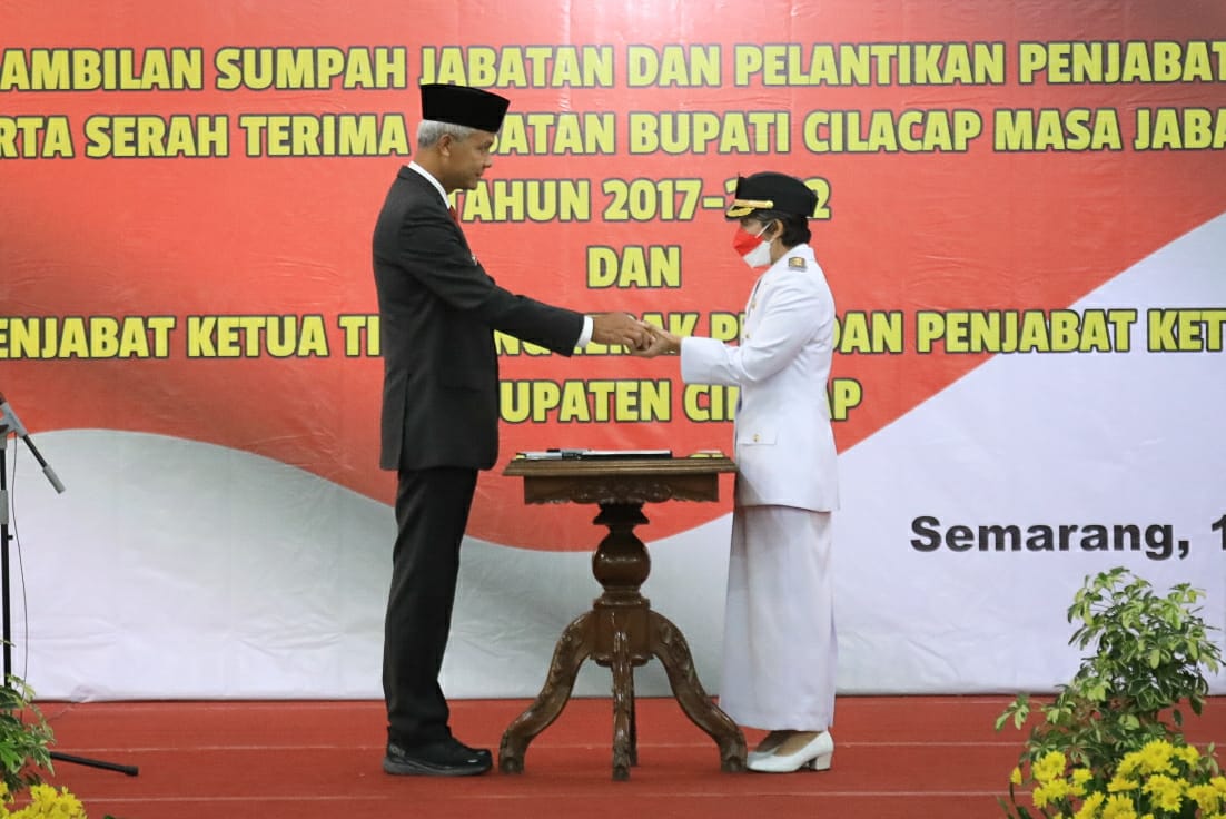 Gubernur Lantik Kadinkes Jateng Yunita Dyah Suminar sebagai Pj Bupati Cilacap