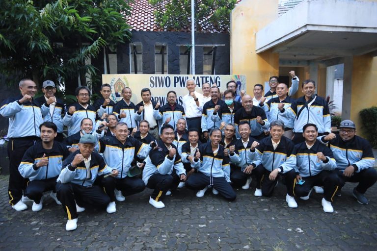 Bukan Sekadar Berkompetisi, Ganjar Lepas Atlet Wartawan ke Porwanas 2022