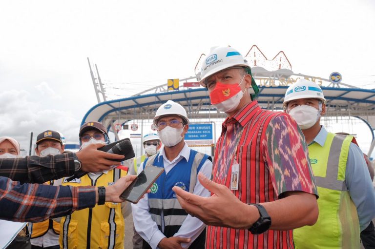 Stok Terbatas, Ganjar Buka Posko Pelayanan Pupuk Bersubsidi