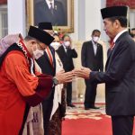 Presiden Jokowi Saksikan Pengucapan Sumpah/Janji Hakim Konstitusi