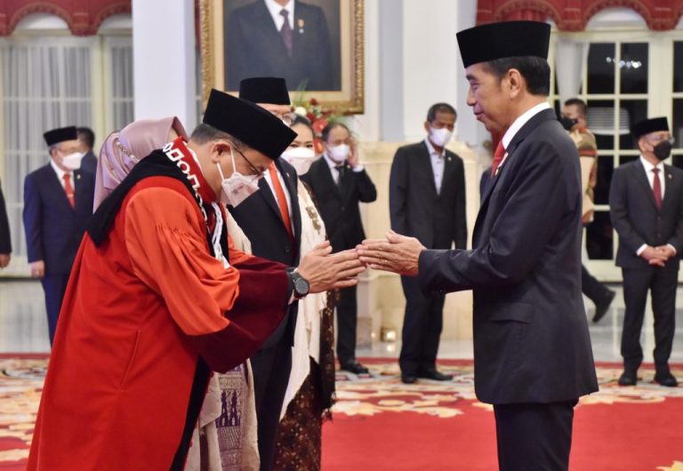 Presiden Jokowi Saksikan Pengucapan Sumpah/Janji Hakim Konstitusi