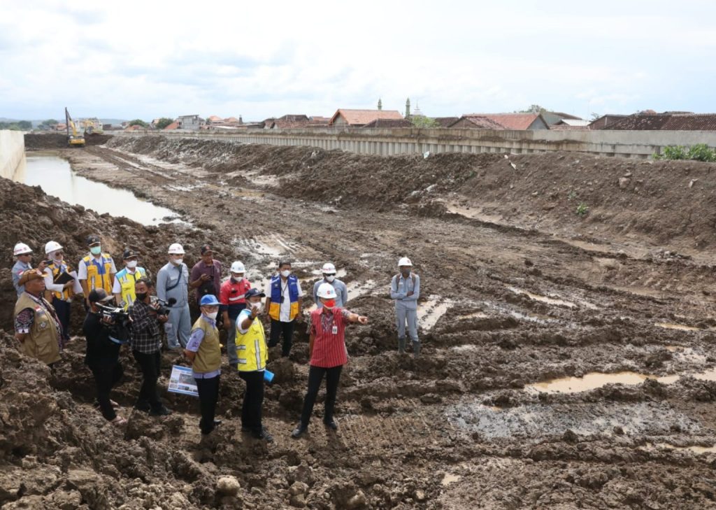 Cegah Banjir Lagi, Ganjar Instruksikan BBWS Bikin Tanggul Sementara