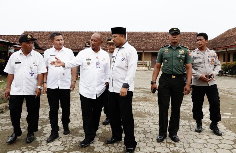 Usai Copot Segel, Pj Bupati Tinjau Lokasi SDN 02 dan Balai Desa Dukuhseti