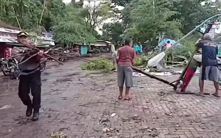 Puluhan Bangunan Rusak, Area Waduk Gunung Rowo Dihantam Puting Beliung
