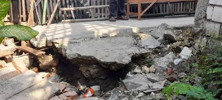 Tanah Bergerak di Desa Sumberjo Rembang Sebabkan Dua Rumah Rusak Berat