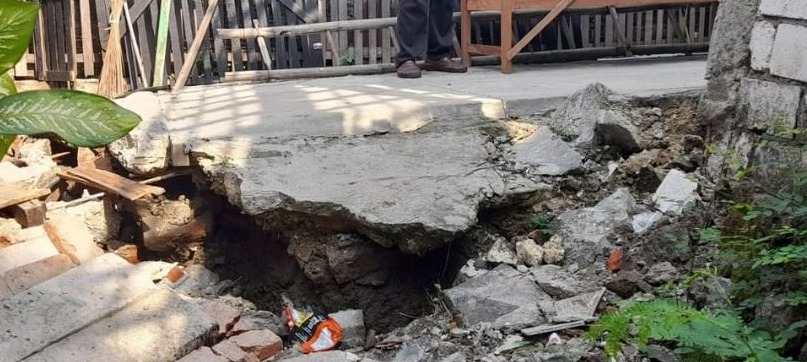 Tanah Bergerak di Desa Sumberjo Rembang Sebabkan Dua Rumah Rusak Berat